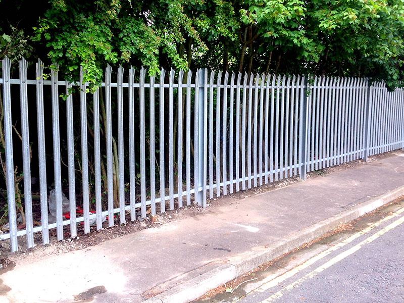 Image of palisade fencing put up by Farm and Country Fencing