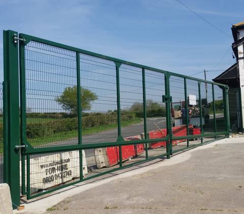 8m Meshed Gates Installation - Photo 2