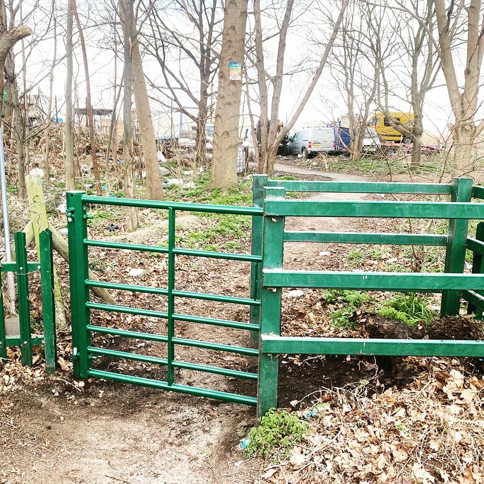 Powder Coated Kissing Gate