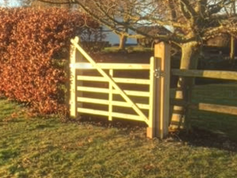 Estate 5 bar timber gate with curved hanging stile