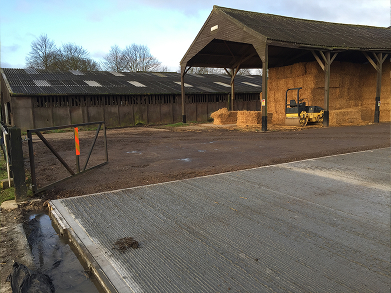 Concrete farm road construction using PAV2 fibre mesh concrete