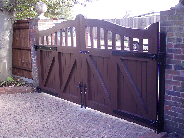 Driveway Gates and Closeboard Fencing Project - 6