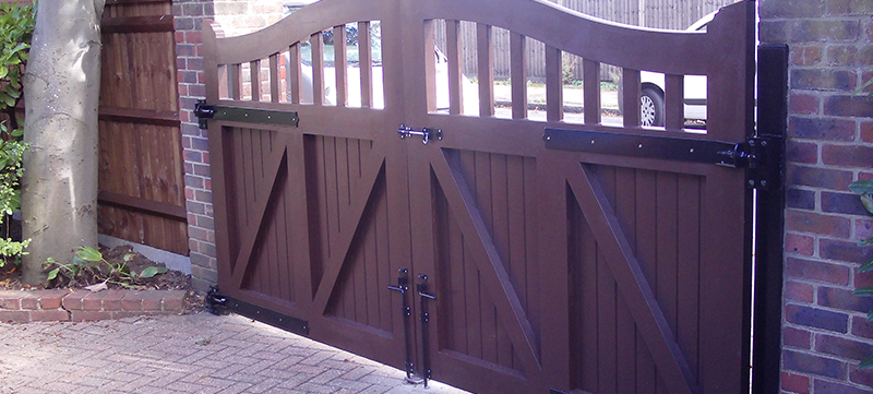 Driveway gates and closeboard fencing replacement