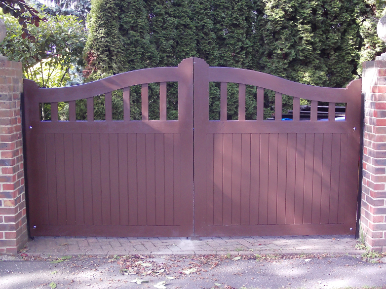 Before and after driveway gates and fencing replacement