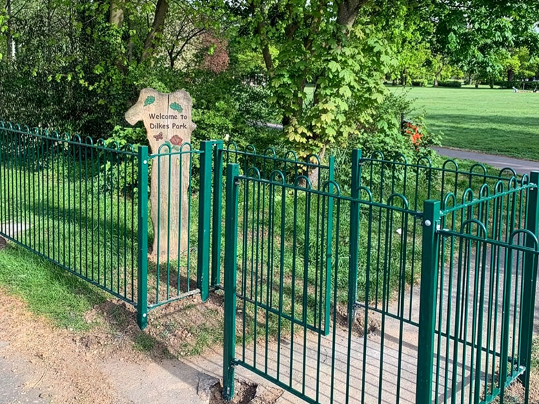 Park Bow Top Fencing - Havering - 3