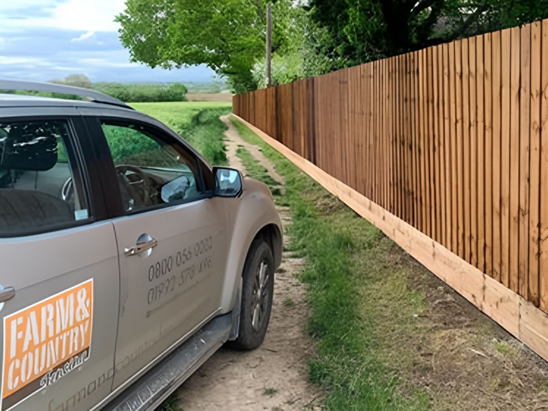 Durable Closeboard Fence with Colour-Matched DuraPosts