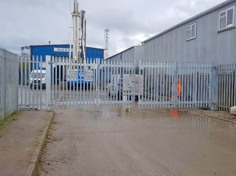 Yard with Folding Palisade Gates