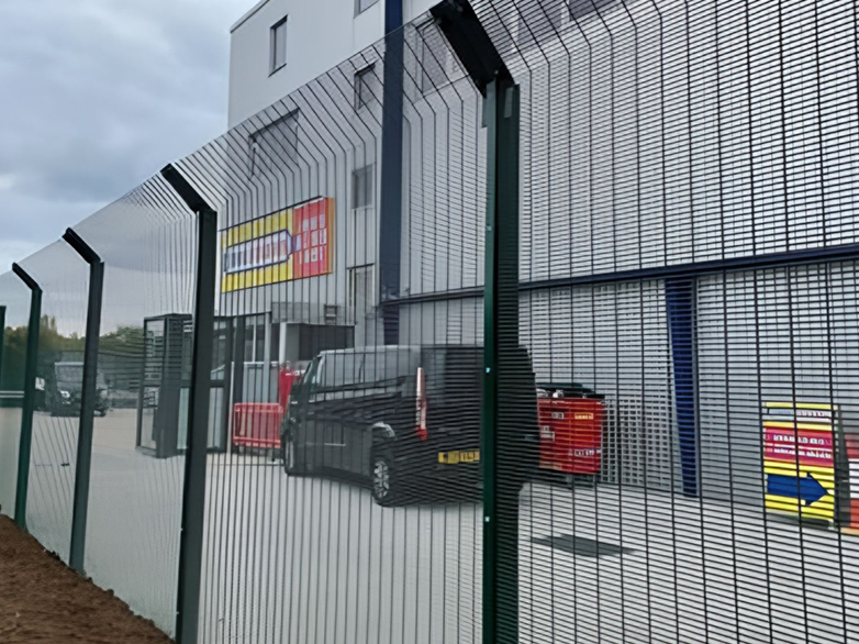 Green Fortex Mesh Fence with Cranked Top