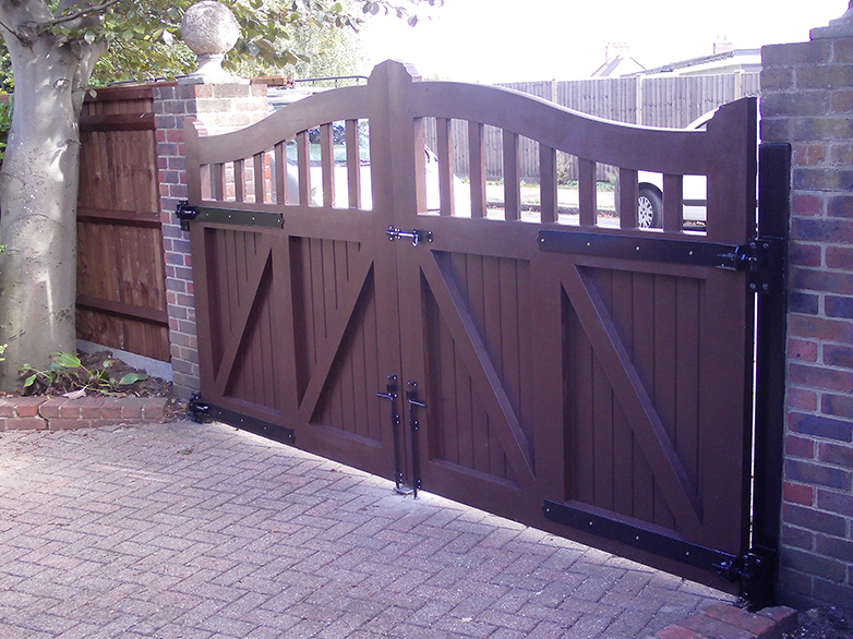 Driveway Gates & Closeboard Fencing Project - 6