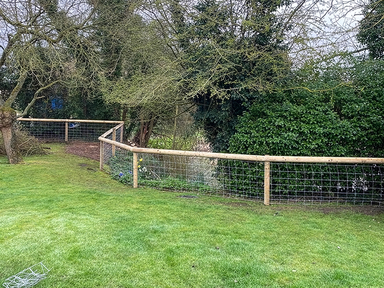 Pond fencing with stock wire and timber posts