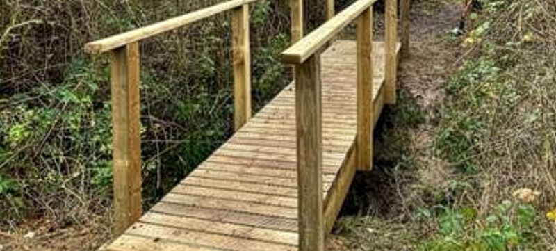 Replacement timber footbridge installed for local council