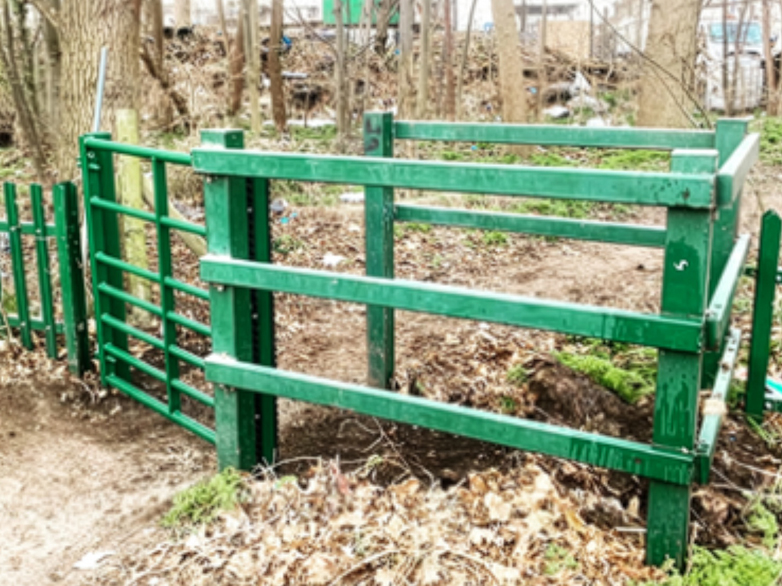 Green powder coated 7-rail kissing gate