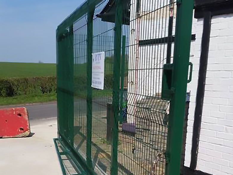 8m Meshed Gates 1