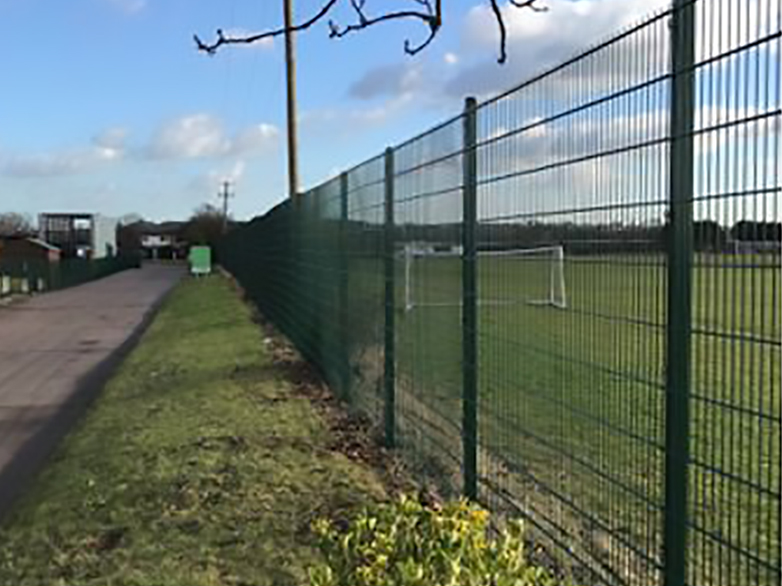 868 Mesh Panel Fencing in Concrete