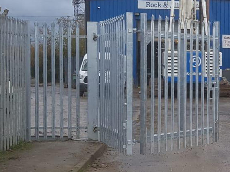 Tesco Cambridge Palisade Fencing 3