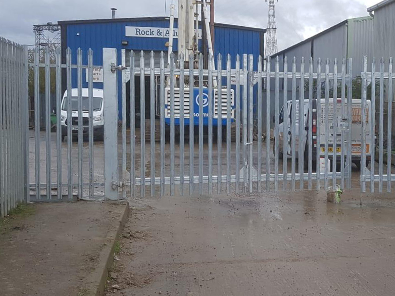 Tesco Yard Palisade Fence with Folding Gate
